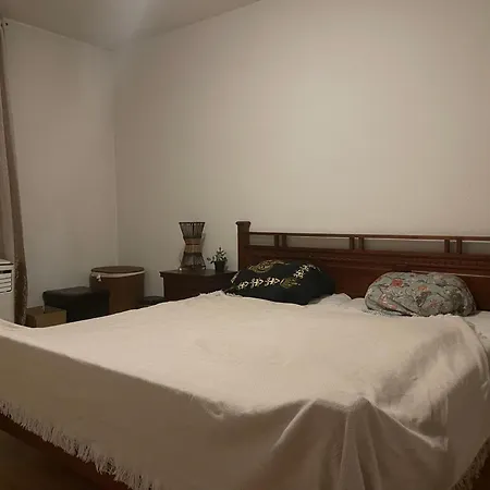Apartment - Timber Haven Retreat - 2-room Wood-themed 65 Qm - Central Location - Renovated 2024 With Tv & Netflix - Balcony - Full Kitchen - Free Parking - Near Metro & Airport - Nature-inspired Interior -