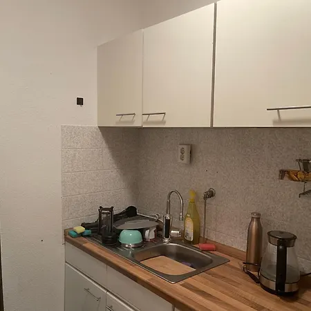 - Timber Haven Retreat - 2-room Wood-themed 65 Qm - Central Location - Renovated 2024 With Tv & Netflix - Balcony - Full Kitchen - Free Parking - Near Metro & Airport - Nature-inspired Interior - Apartment *